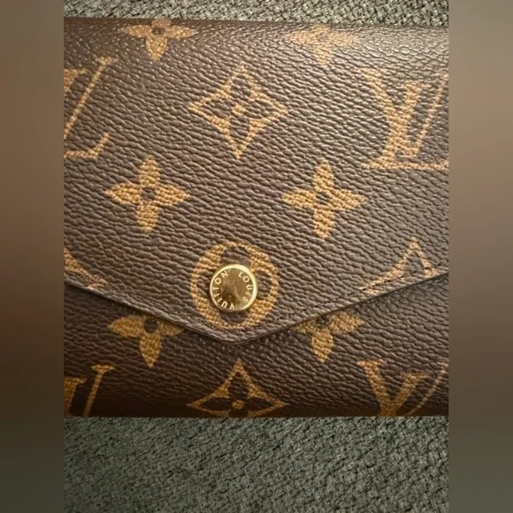Louis Vuitton Sarah Wallet - Picture 5 of 10